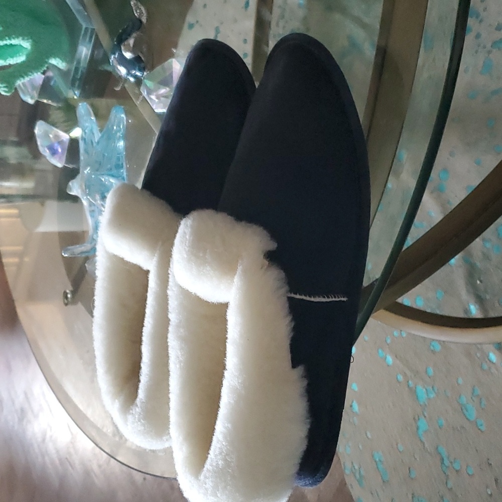 Beautiful Quality Unisex Shearling Slippers - NEW!